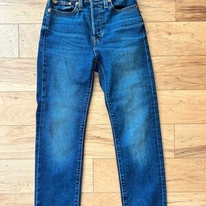 Levi Wedgie Straight 24 Jeans button fly